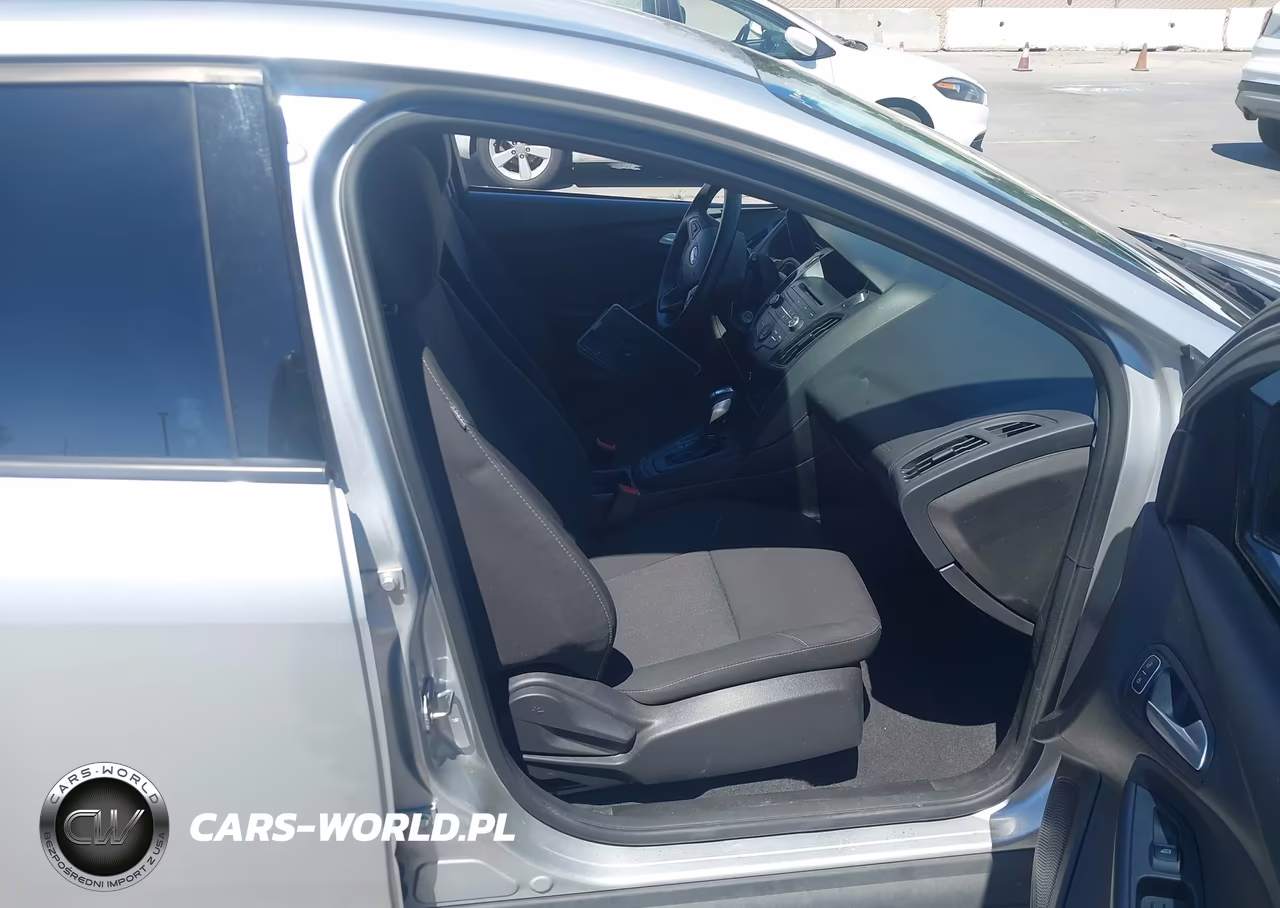 2016 Ford Focus Se VIN:1FADP3K2XGL369914 - 5