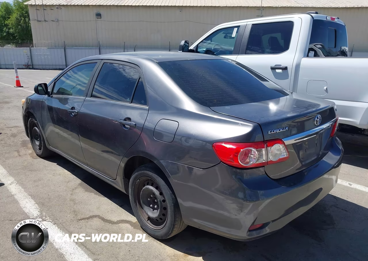 2013 Toyota Corolla Le VIN:5YFBU4EE7DP100164 - 3