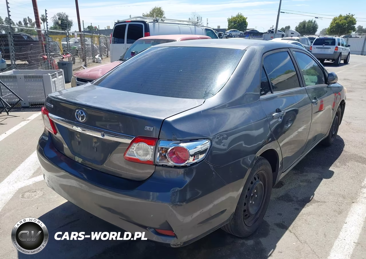 2013 Toyota Corolla Le VIN:5YFBU4EE7DP100164 - 4