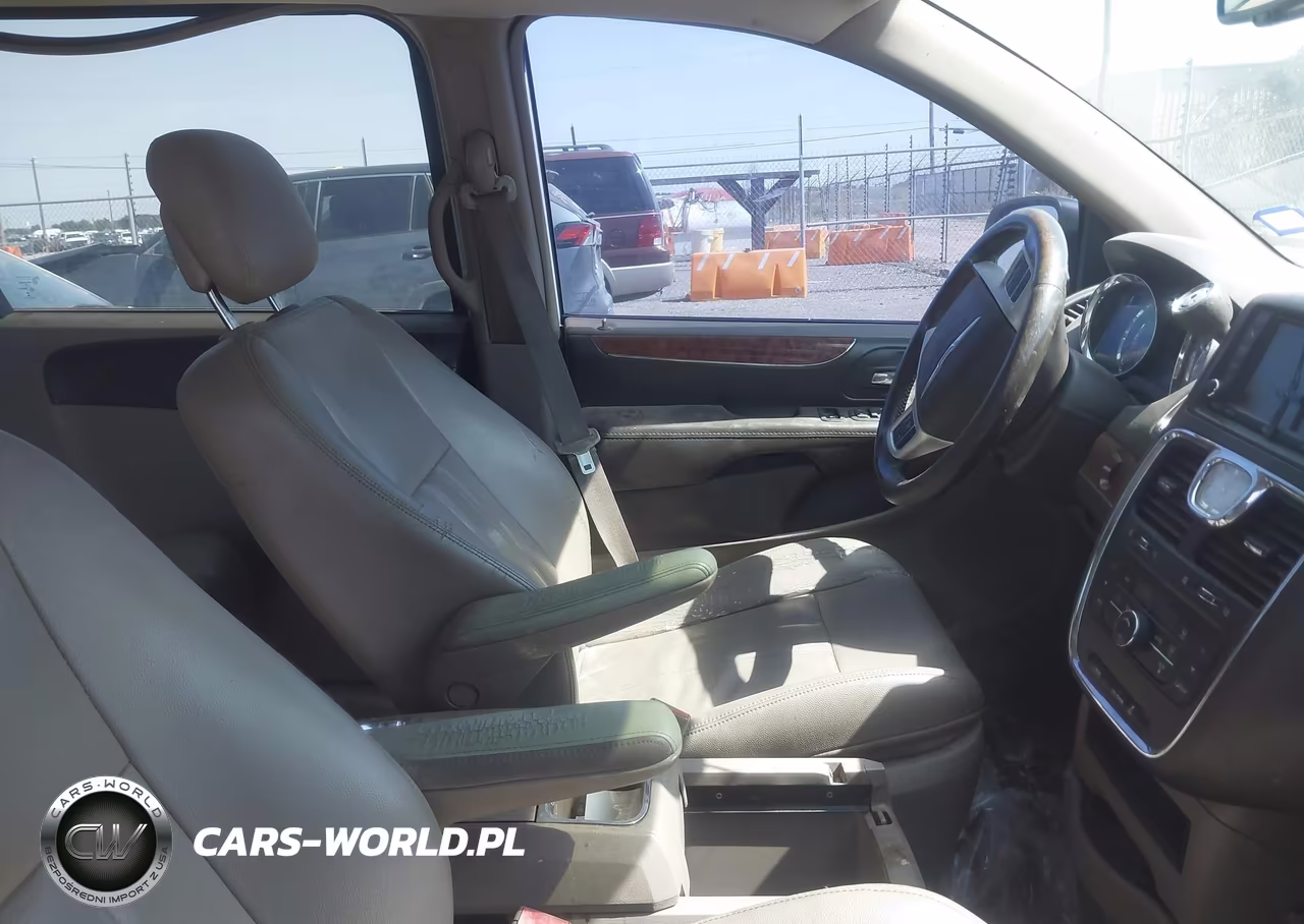 2015 Chrysler Town & Country Touring VIN:2C4RC1BG9FR510134 - 5