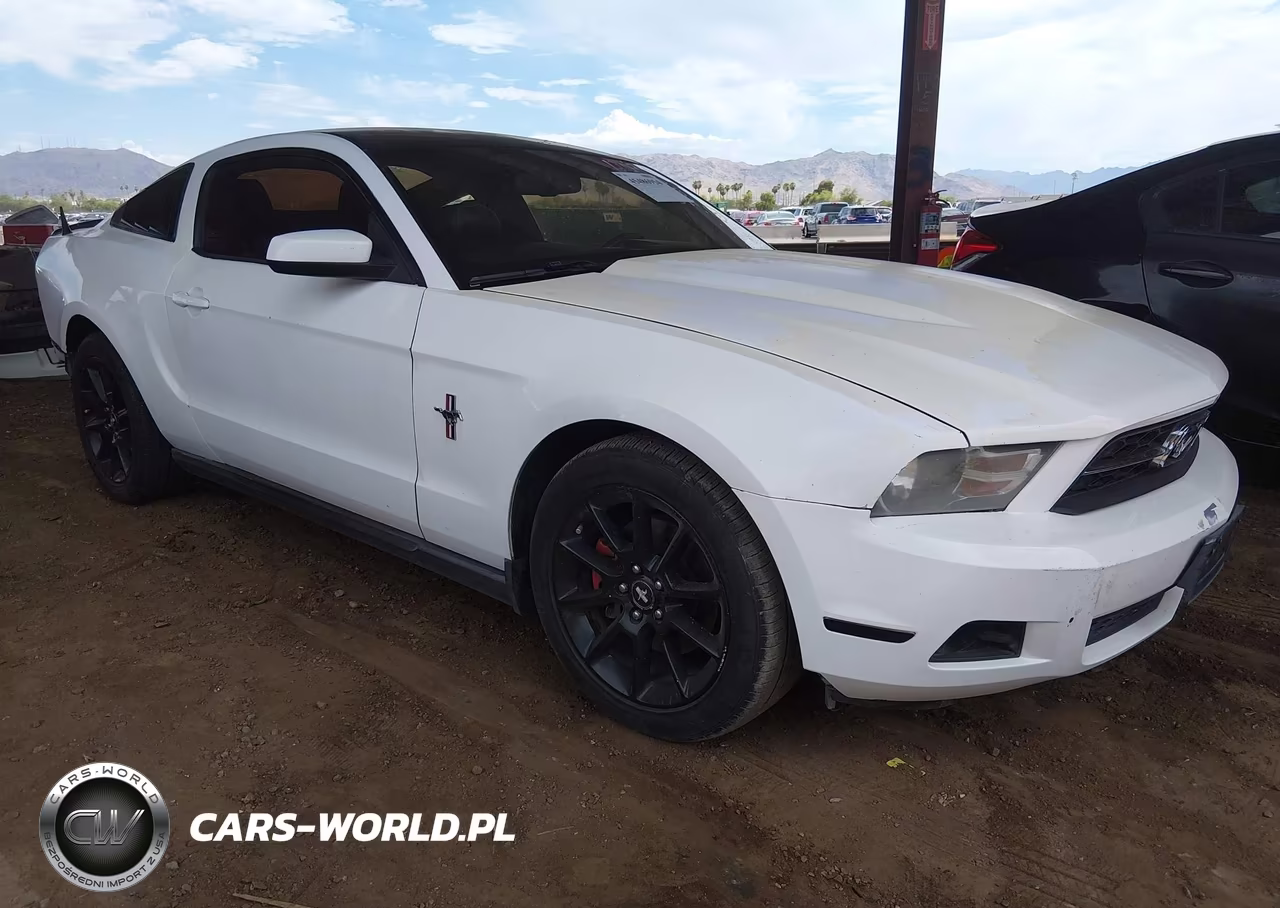 2011 Ford Mustang V6-V6 Premium