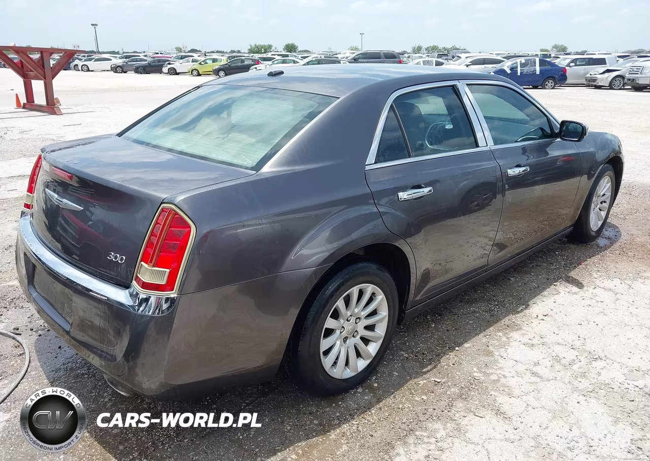 2014 Chrysler 300 VIN:2C3CCAAGXEH200283 - 4