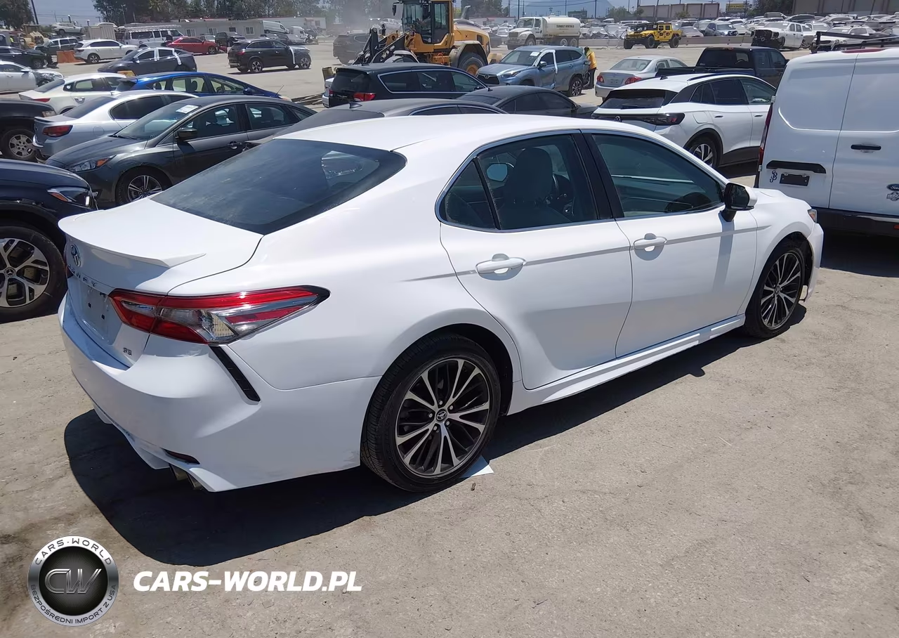 2018 Toyota Camry Se VIN:4T1B11HK0JU068340 - 4