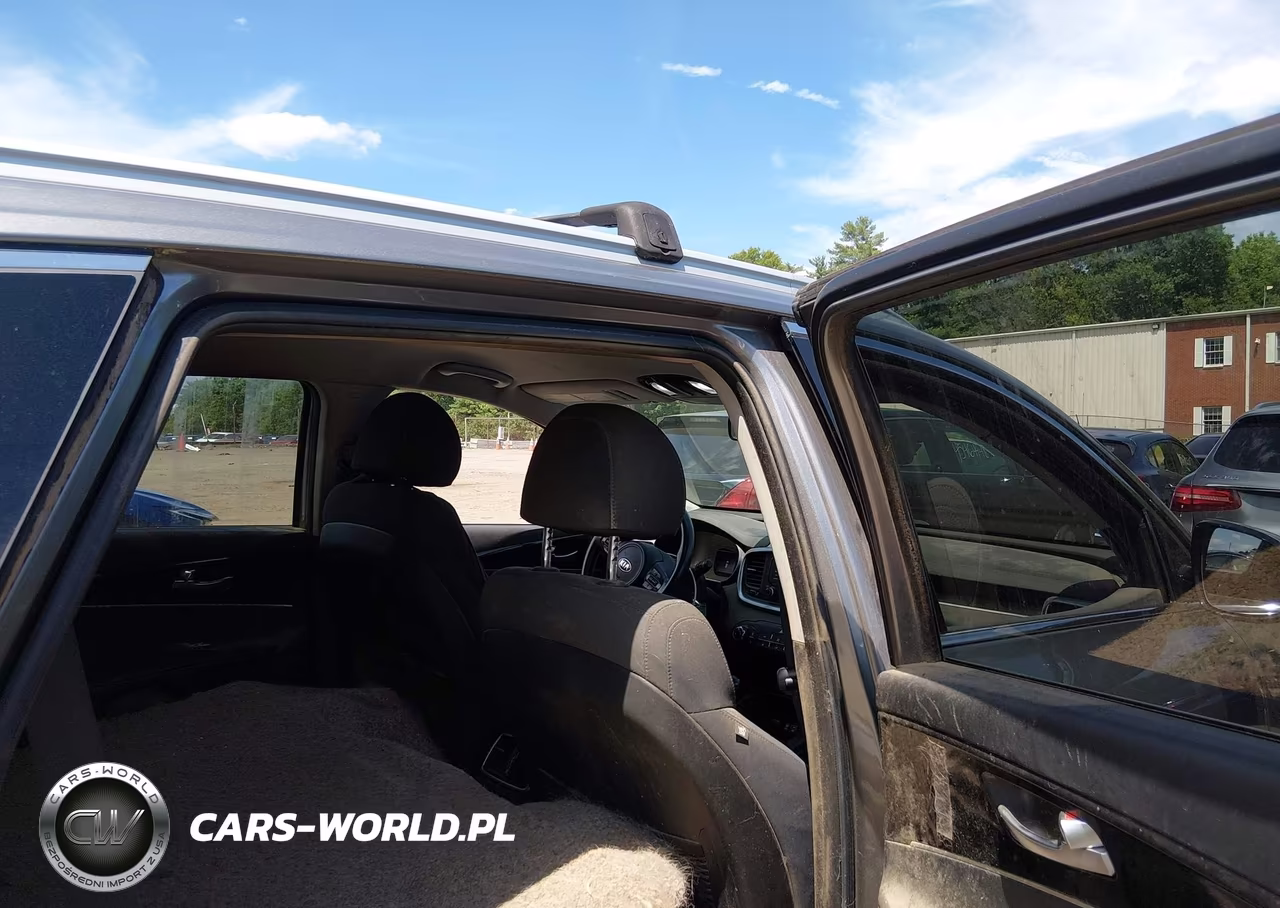 2018 Kia Sorento 3.3L Lx VIN:5XYPGDA58JG430382 - 8