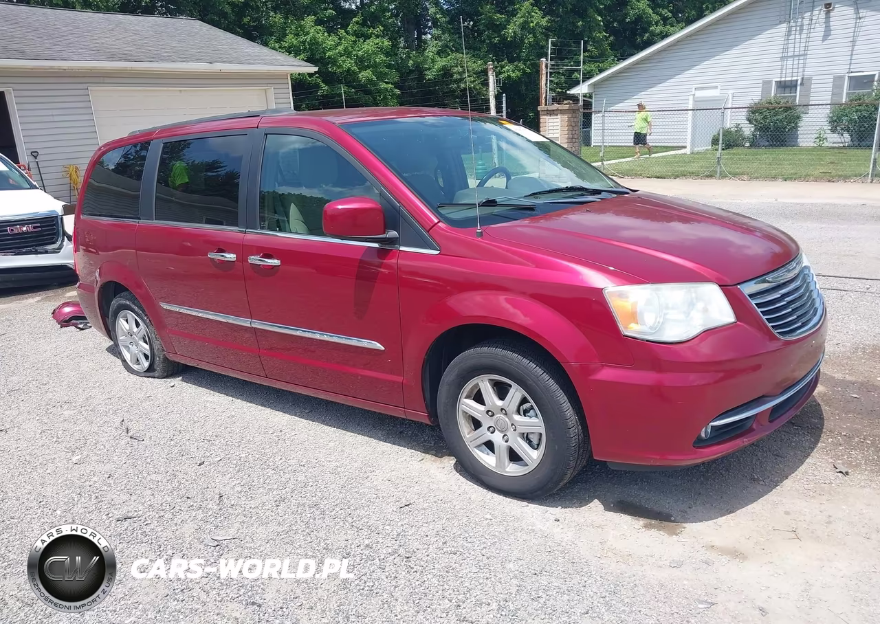 2011 Chrysler Town & Country Touring – zdjęcie 1 z 19