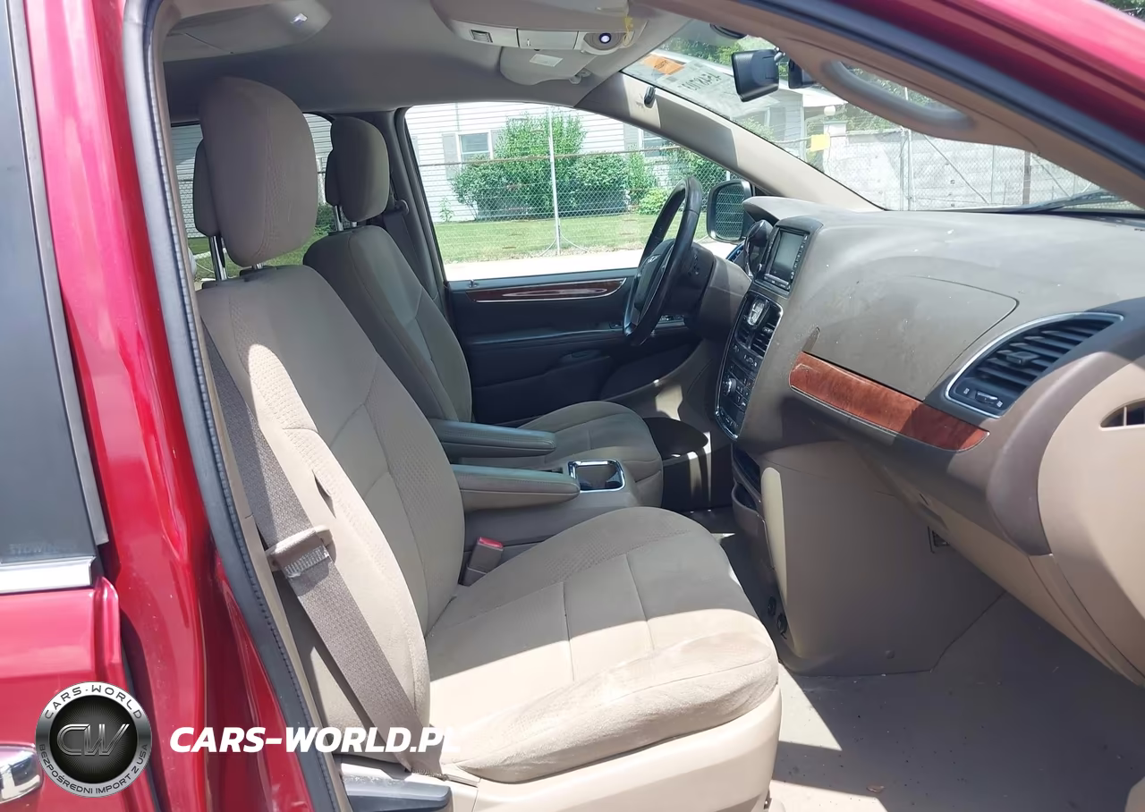 2011 Chrysler Town & Country Touring VIN:2A4RR5DG1BR682083 - 5