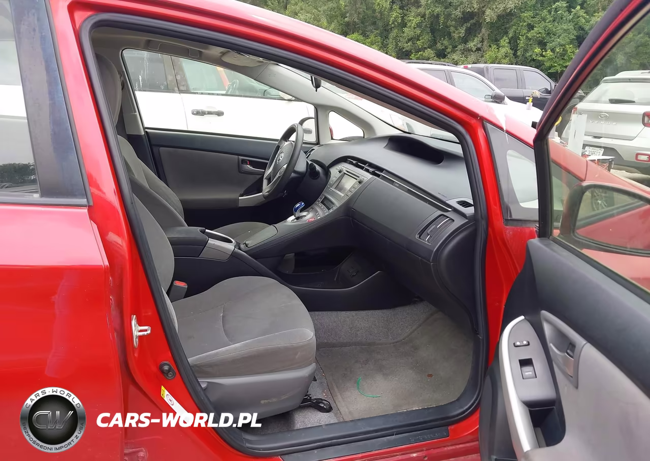 2014 Toyota Prius Three VIN:JTDKN3DU8E1817064 - 5