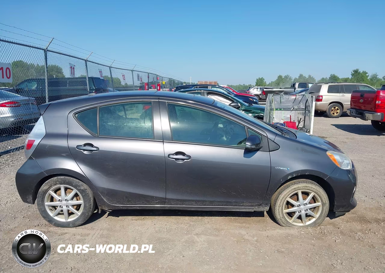2013 Toyota Prius C Three VIN:JTDKDTB34D1048008 - 13