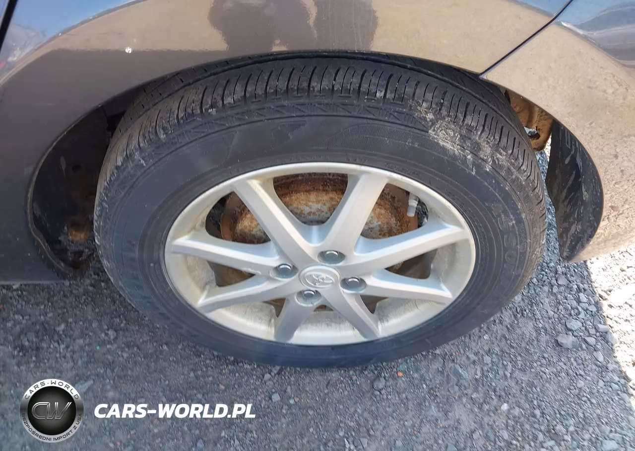 2013 Toyota Prius C Three VIN:JTDKDTB34D1048008 - 17