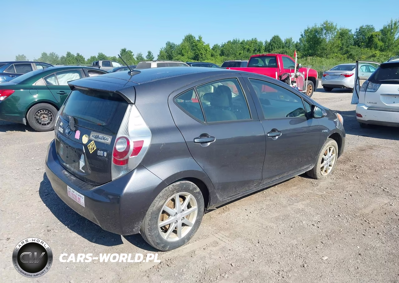 2013 Toyota Prius C Three VIN:JTDKDTB34D1048008 - 4