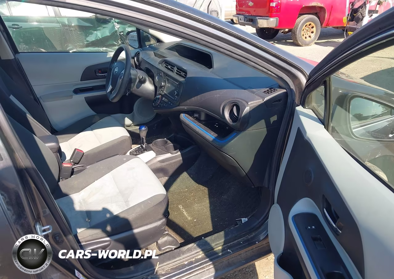 2013 Toyota Prius C Three VIN:JTDKDTB34D1048008 - 5