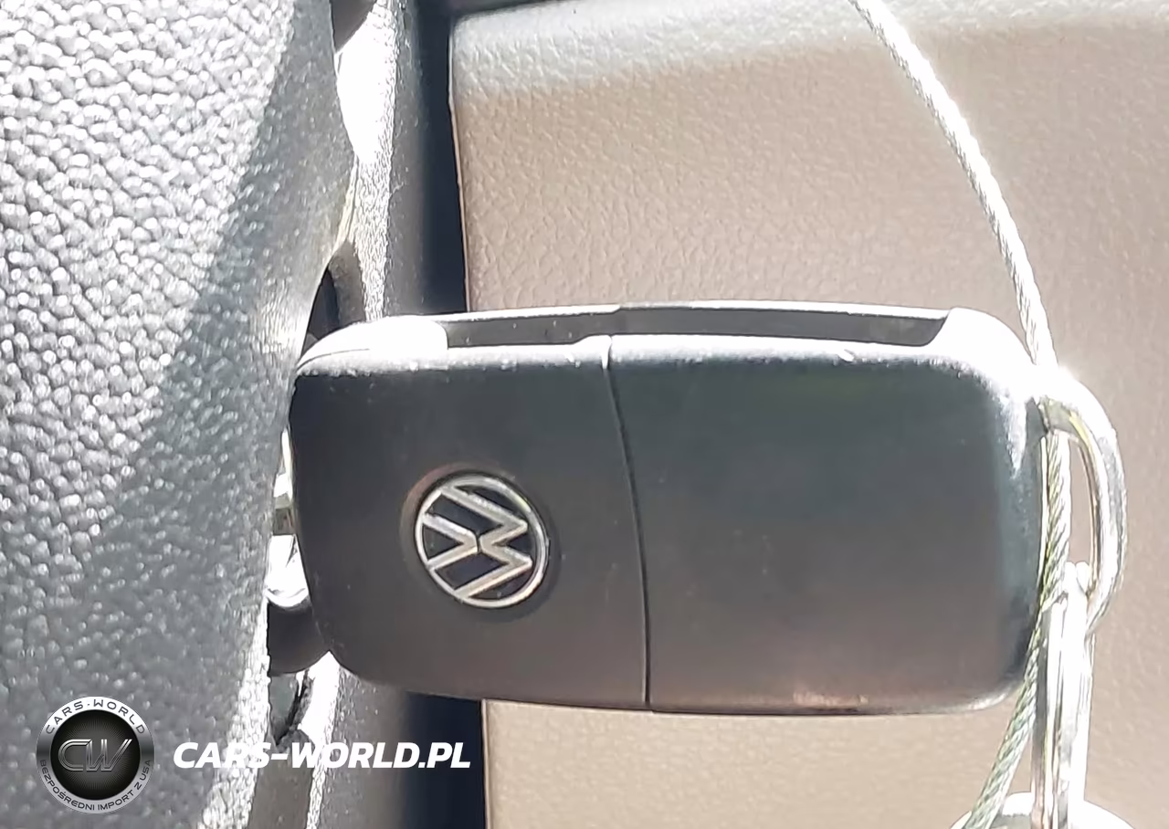 2018 Volkswagen Passat 2.0T R-Line-2.0T S VIN:1VWAA7A35JC023726 - 11