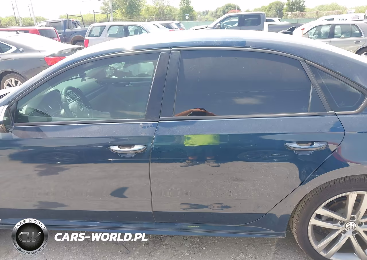 2018 Volkswagen Passat 2.0T R-Line-2.0T S VIN:1VWAA7A35JC023726 - 14