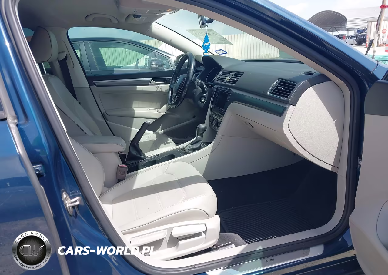 2018 Volkswagen Passat 2.0T R-Line-2.0T S VIN:1VWAA7A35JC023726 - 5