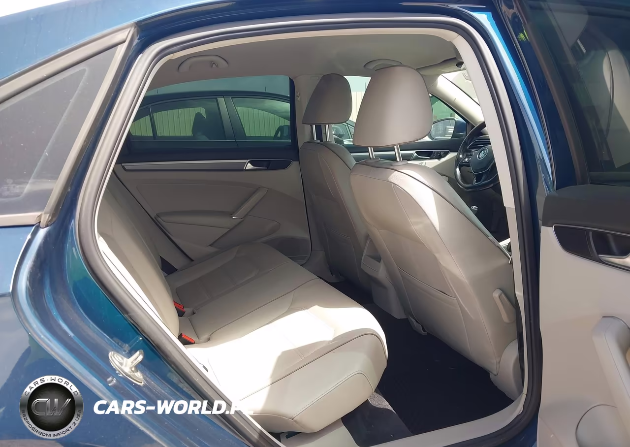 2018 Volkswagen Passat 2.0T R-Line-2.0T S VIN:1VWAA7A35JC023726 - 8