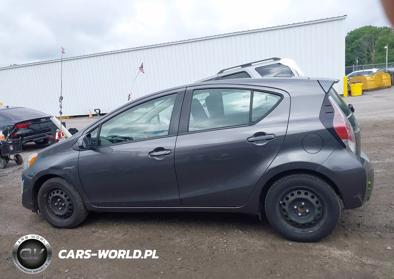 2016 Toyota Prius C One VIN:JTDKDTB36G1116717 - 15