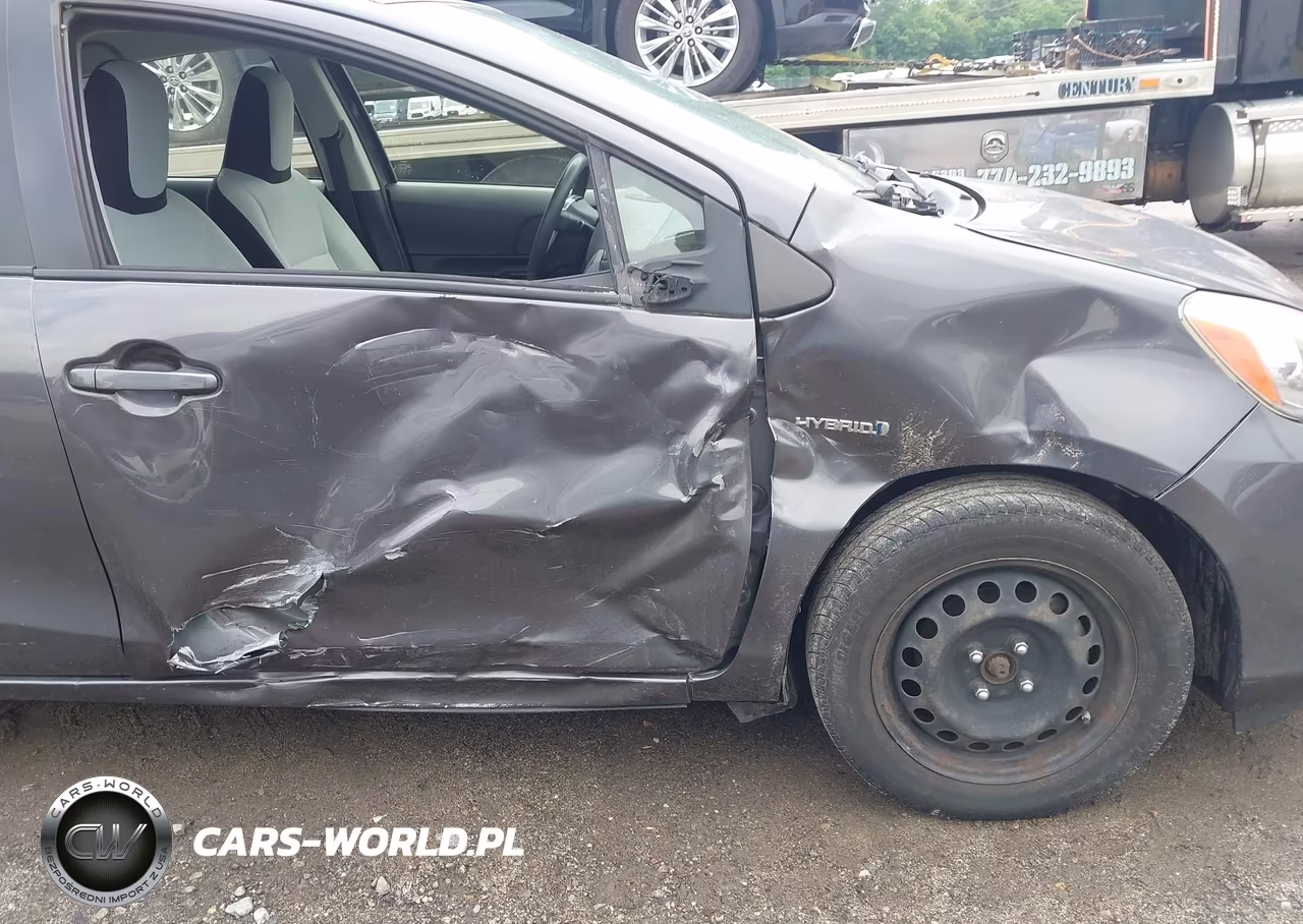 2016 Toyota Prius C One VIN:JTDKDTB36G1116717 - 6