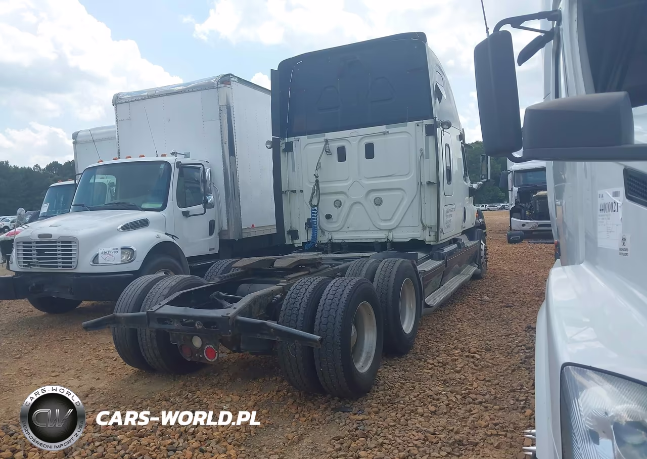 2011 Freightliner Cascadia 125 VIN:1FUJGLDR4BLAZ4407 - 4