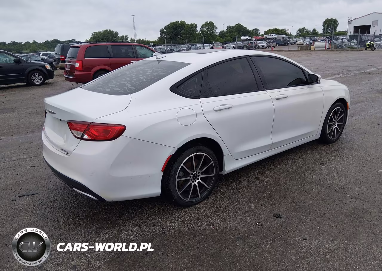 2015 Chrysler 200 S VIN:1C3CCCBG2FN673310 - 4