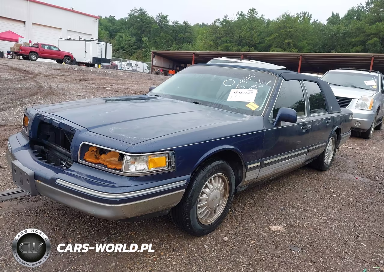 1995 Lincoln Town Car Signature-Spinnaker VIN:1LNLM82W9SY725940 - 2