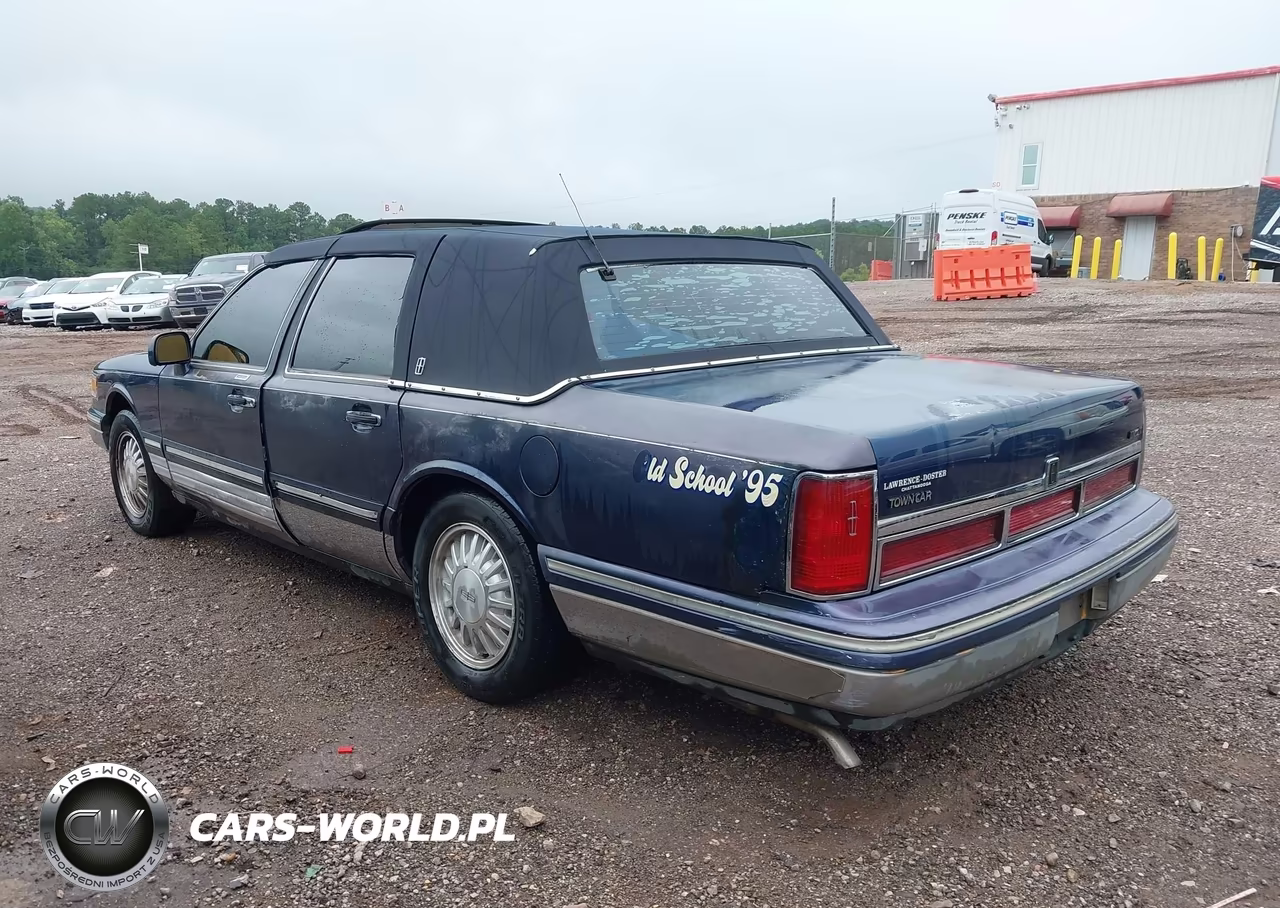 1995 Lincoln Town Car Signature-Spinnaker VIN:1LNLM82W9SY725940 - 3