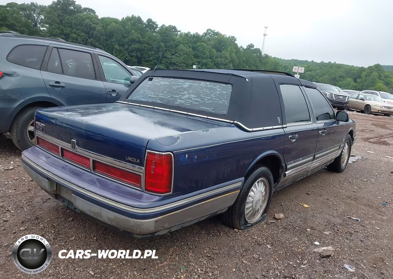 1995 Lincoln Town Car Signature-Spinnaker VIN:1LNLM82W9SY725940 - 4