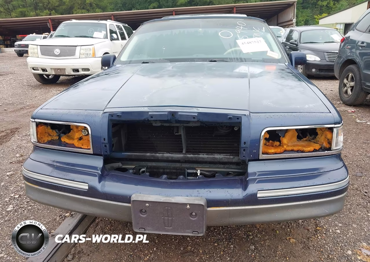 1995 Lincoln Town Car Signature-Spinnaker VIN:1LNLM82W9SY725940 - 6