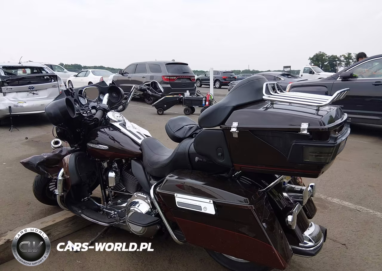 2011 Harley-Davidson Flhtk VIN:1HD1KEM10BB674024 - 3