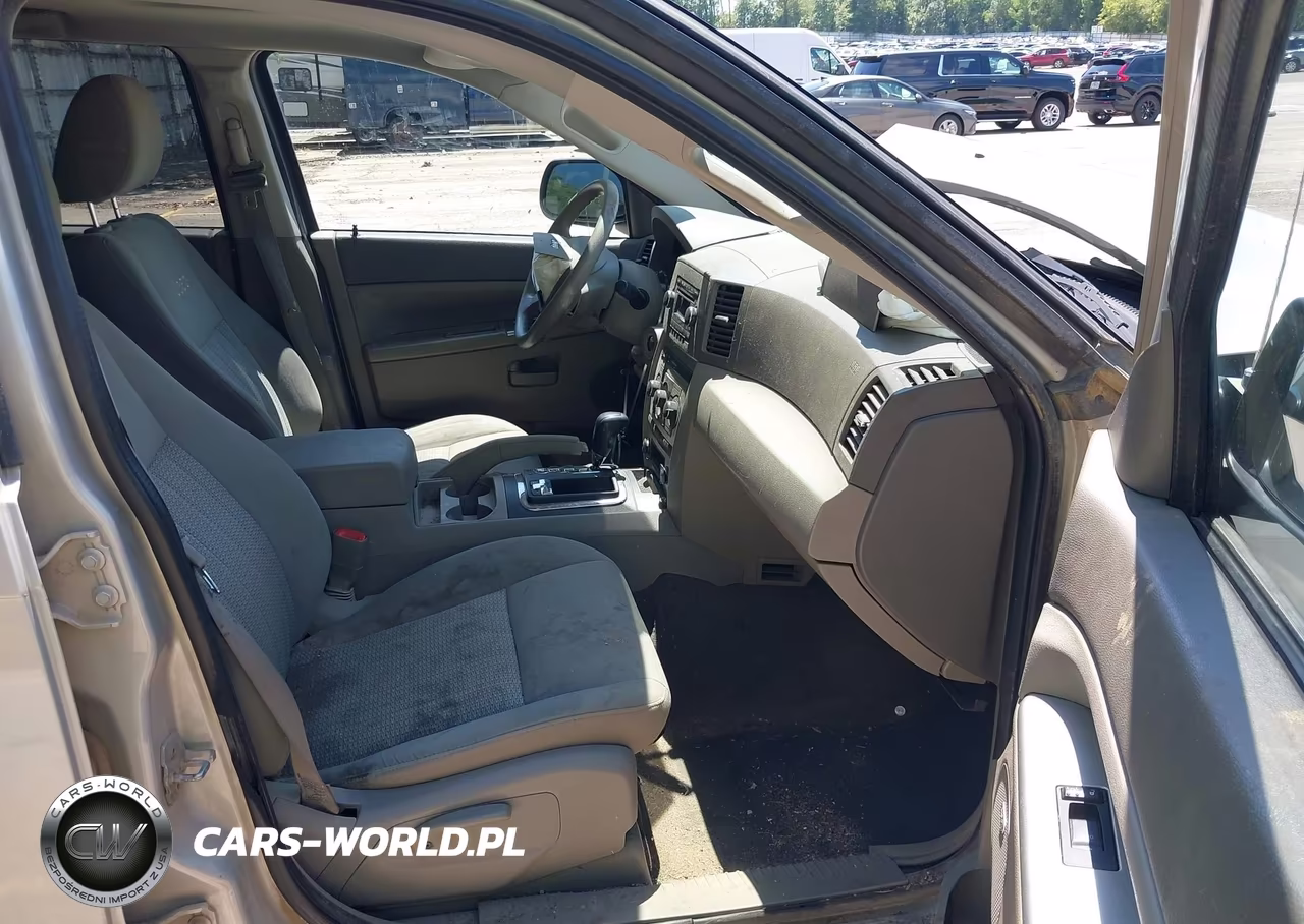 2007 Jeep Grand Cherokee Laredo VIN:1J8HR48P37C695609 - 5