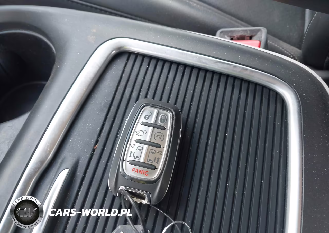2023 Chrysler Pacifica Hybrid Touring L VIN:2C4RC1L72PR575813 - 11