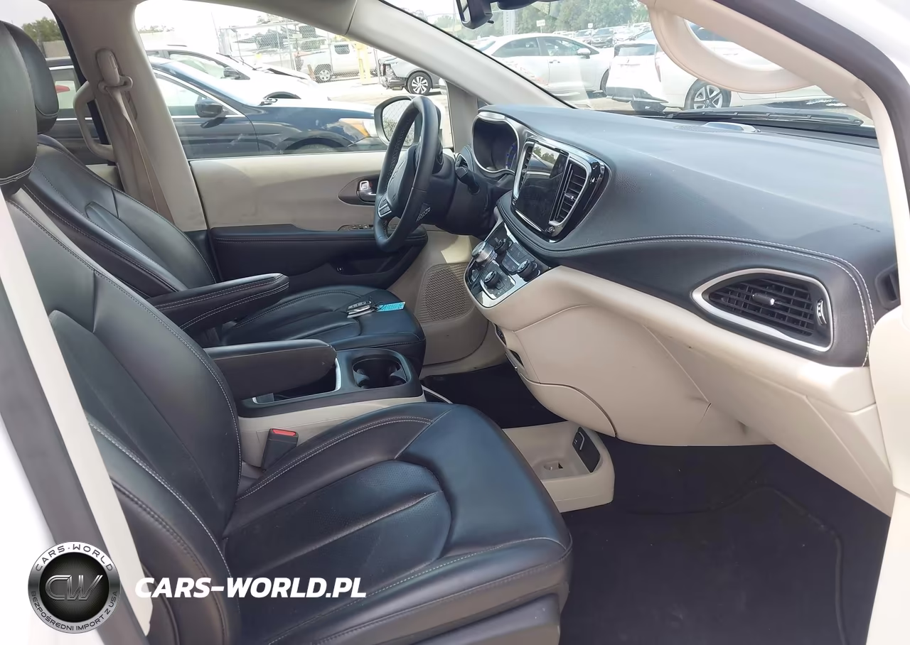 2023 Chrysler Pacifica Hybrid Touring L VIN:2C4RC1L72PR575813 - 5