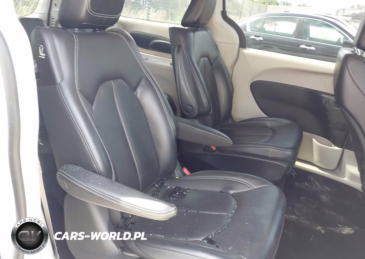 2023 Chrysler Pacifica Hybrid Touring L VIN:2C4RC1L72PR575813 - 8