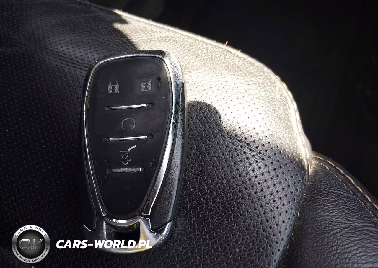 2019 Chevrolet Traverse Premier VIN:1GNEVKKW4KJ197330 - 11