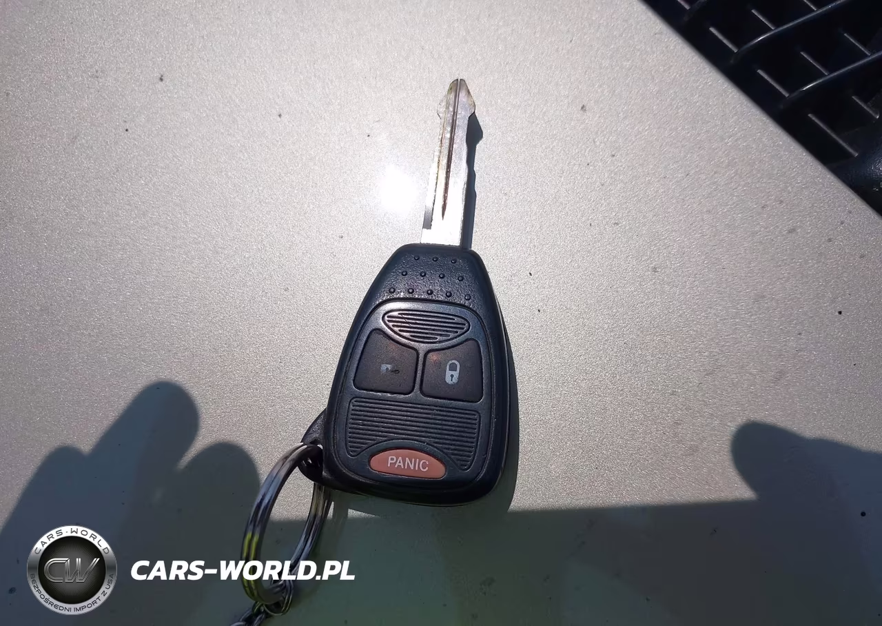 2006 Chrysler Town & Country VIN:1A4GP45R36B747141 - 11