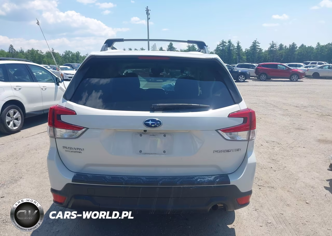 2021 Subaru Forester Premium VIN:JF2SKAFCXMH422067 - 17