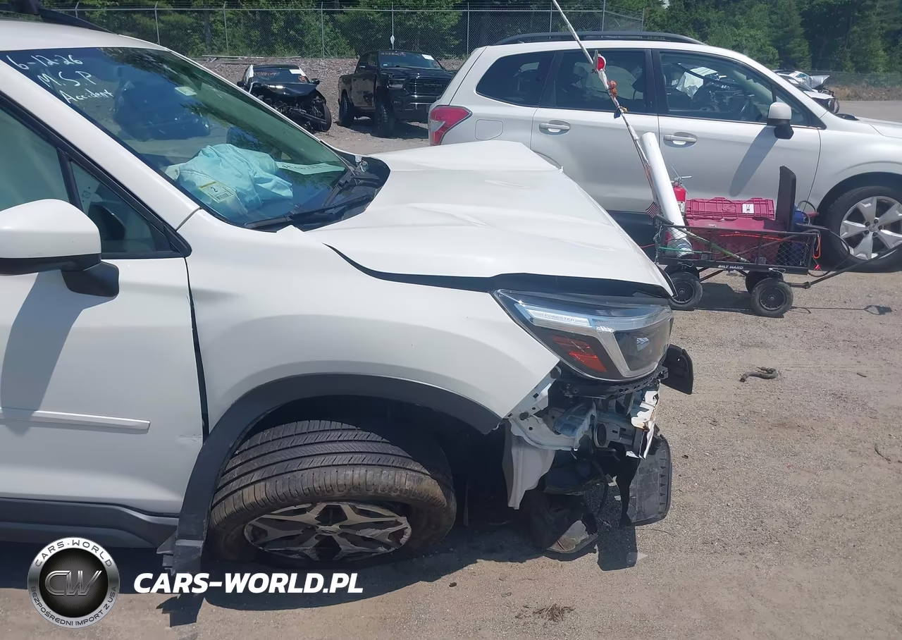 2021 Subaru Forester Premium VIN:JF2SKAFCXMH422067 - 18