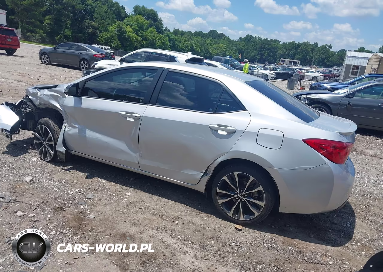 2017 Toyota Corolla Se VIN:2T1BURHEXHC747074 - 3