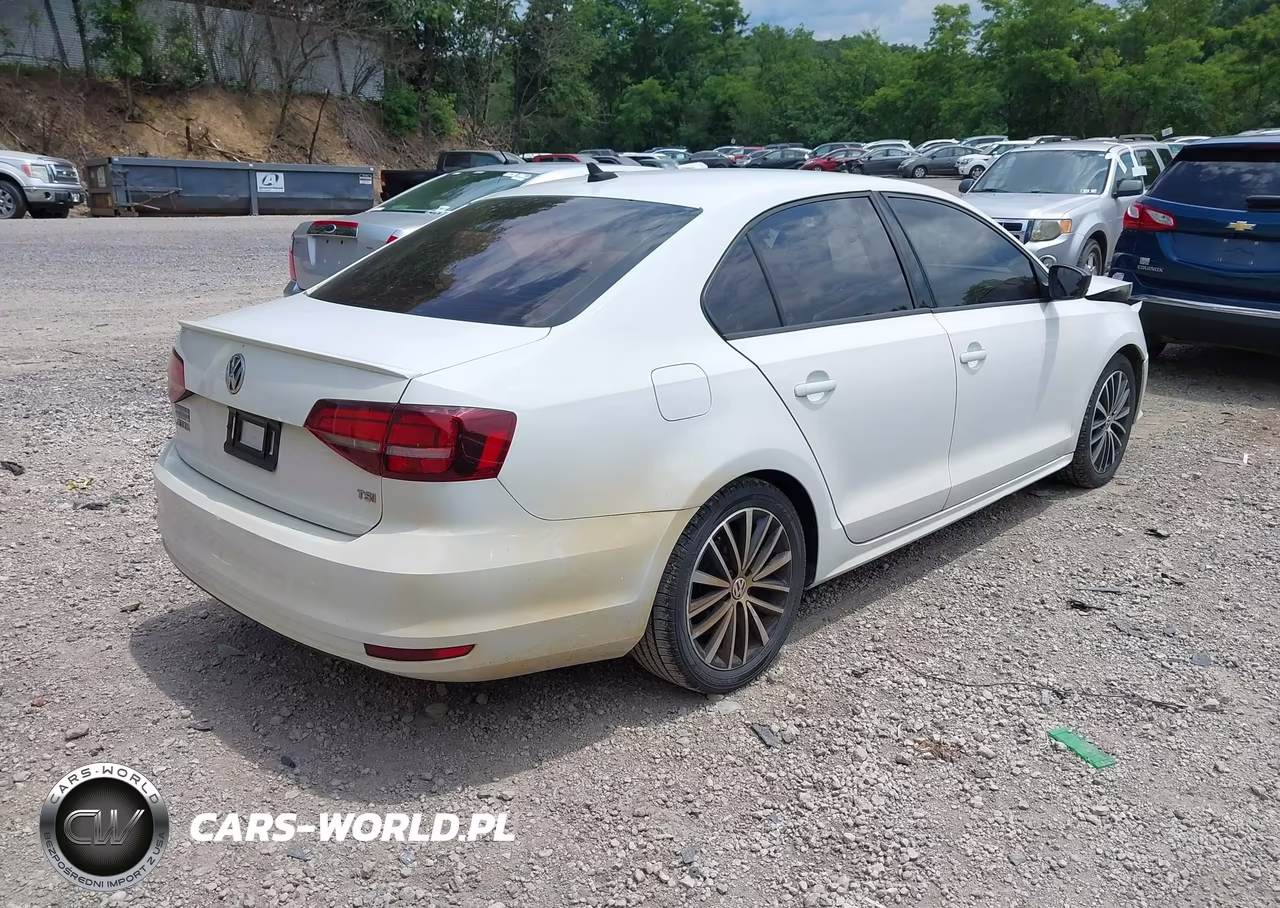 2016 Volkswagen Jetta 1.8T Sport VIN:3VWD17AJ5GM385669 - 4