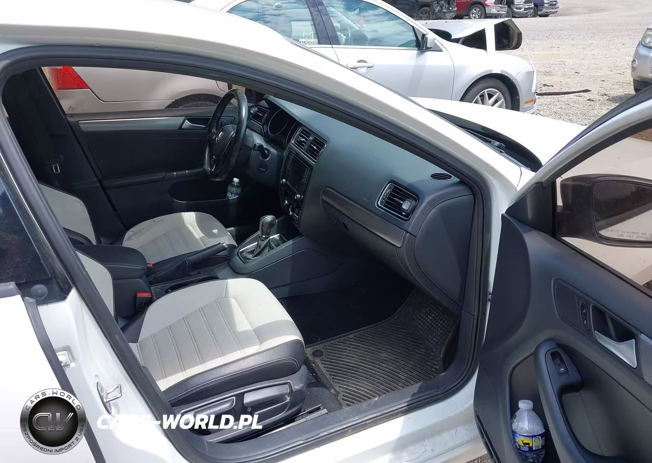 2016 Volkswagen Jetta 1.8T Sport VIN:3VWD17AJ5GM385669 - 5
