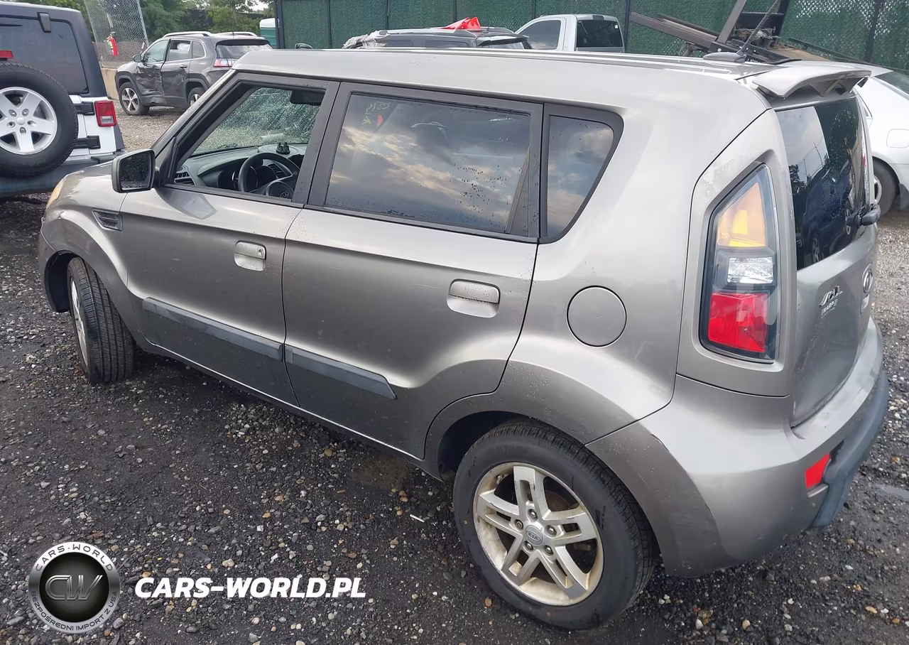 2010 Kia Soul + VIN:KNDJT2A20A7192228 - 3