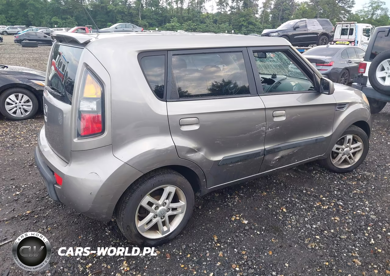 2010 Kia Soul + VIN:KNDJT2A20A7192228 - 4