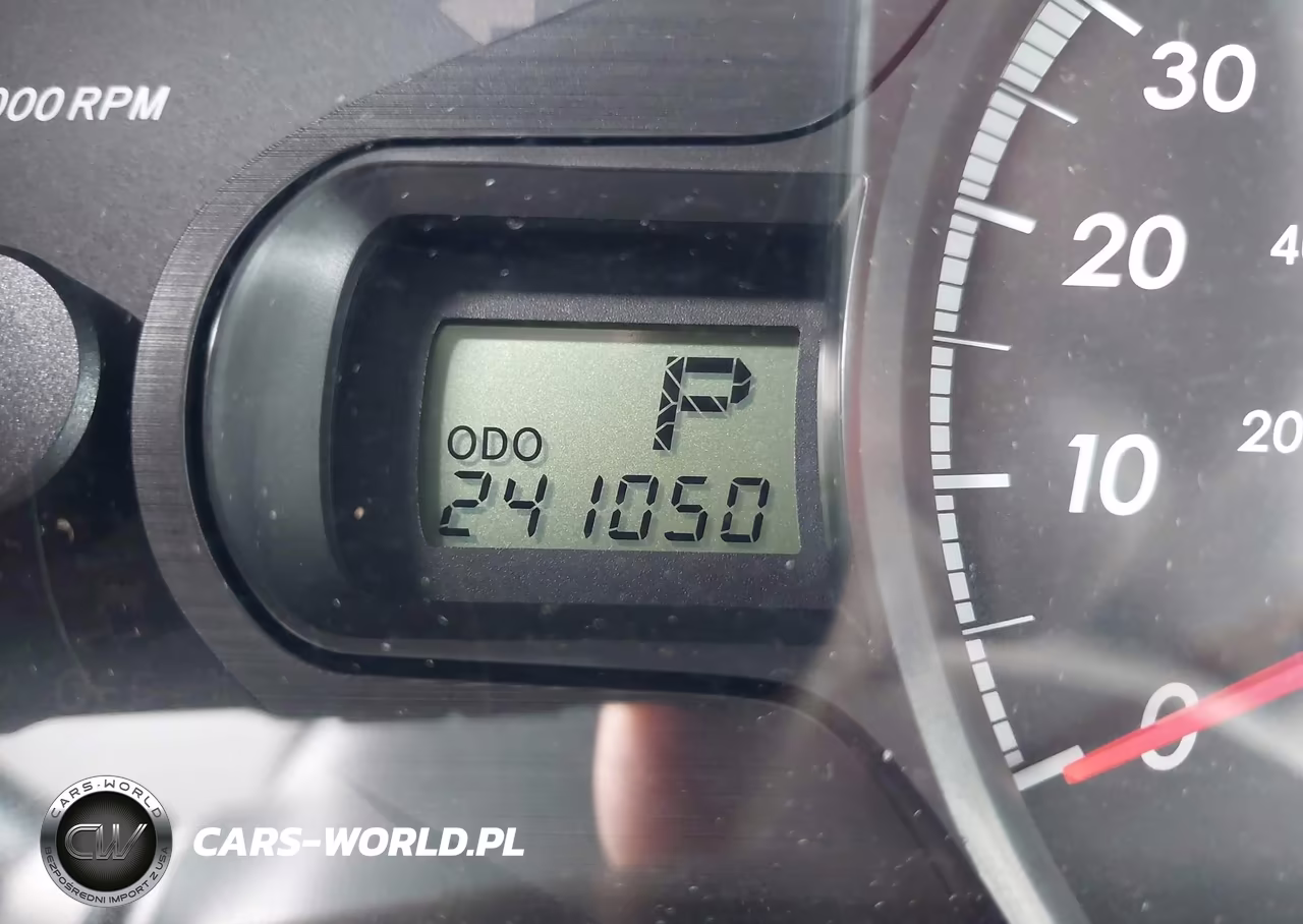 2011 Toyota Sienna Base V6 VIN:5TDZK3DCXBS025933 - 15