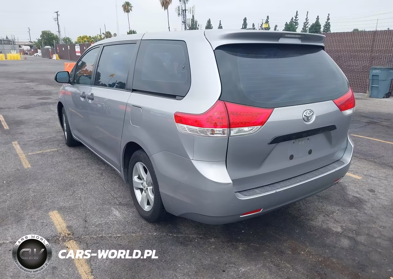 2011 Toyota Sienna Base V6 VIN:5TDZK3DCXBS025933 - 3