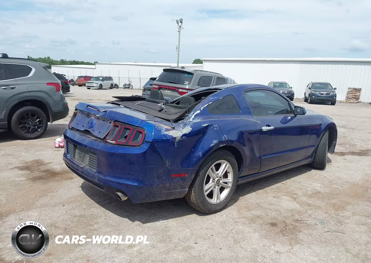 2014 Ford Mustang V6-V6 Premium VIN:1ZVBP8AMXE5313438 - 4