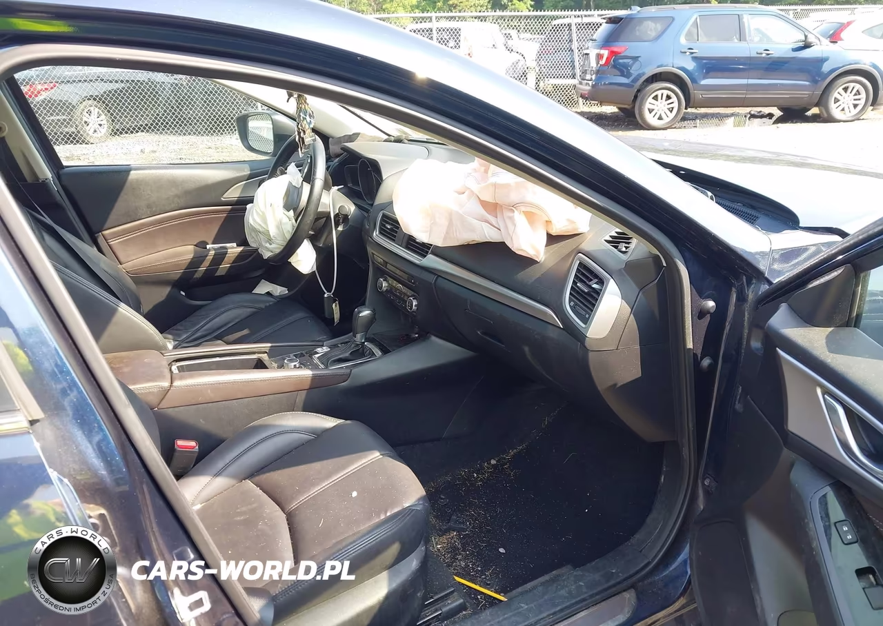 2018 Mazda Mazda3 Touring VIN:3MZBN1V36JM265519 - 5