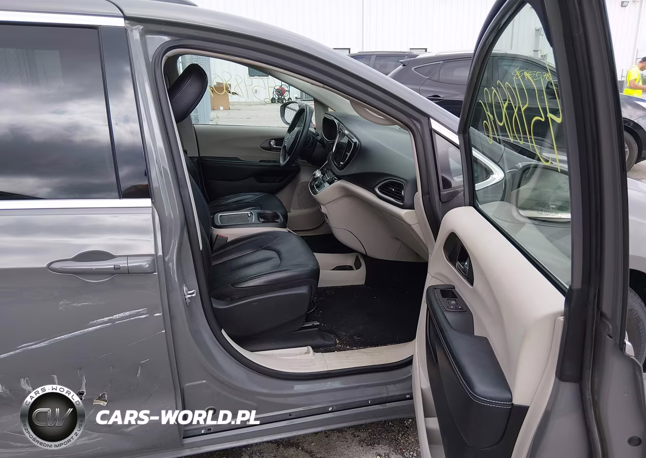 2022 Chrysler Pacifica Touring L VIN:2C4RC1BG6NR133177 - 5