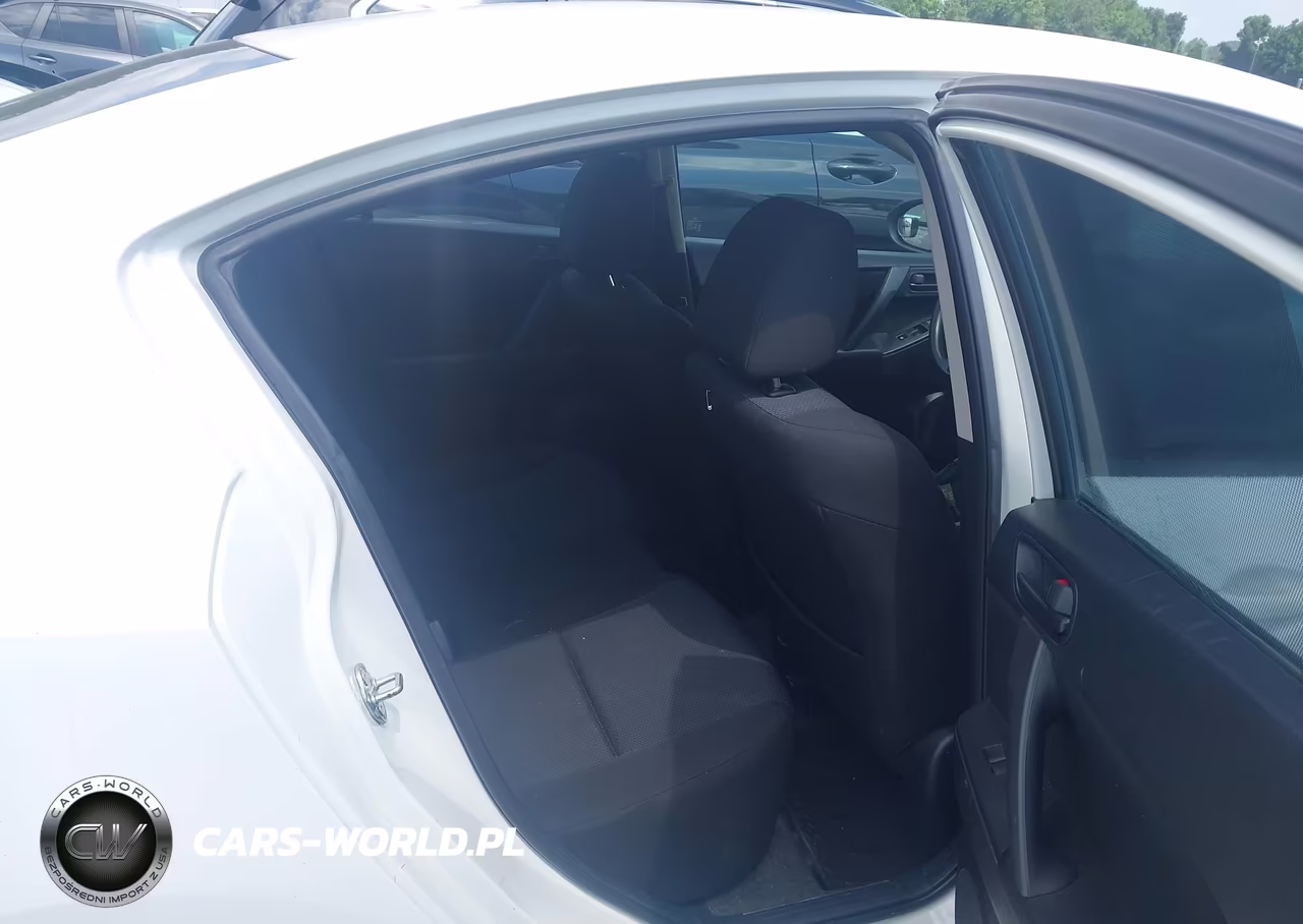 2011 Mazda Mazda3 I Sport VIN:JM1BL1UF6B1392404 - 8