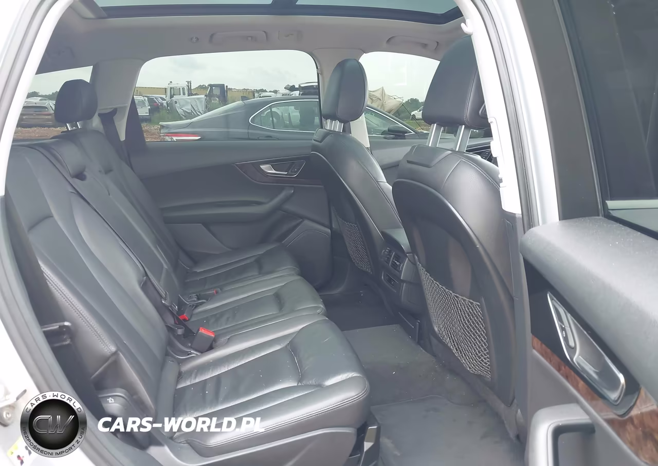 2017 Audi Q7 3.0T Premium VIN:WA1LAAF70HD043076 - 8