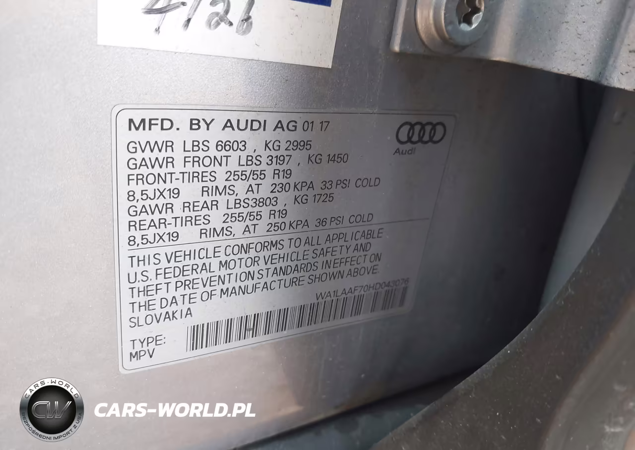 2017 Audi Q7 3.0T Premium VIN:WA1LAAF70HD043076 - 9
