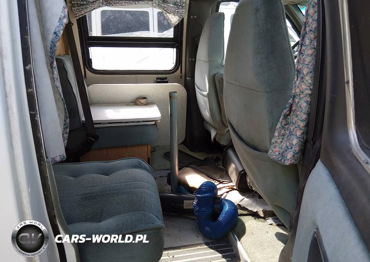 2002 Chevrolet Express Cargo Van VIN:1GCHG39R121233609 - 8